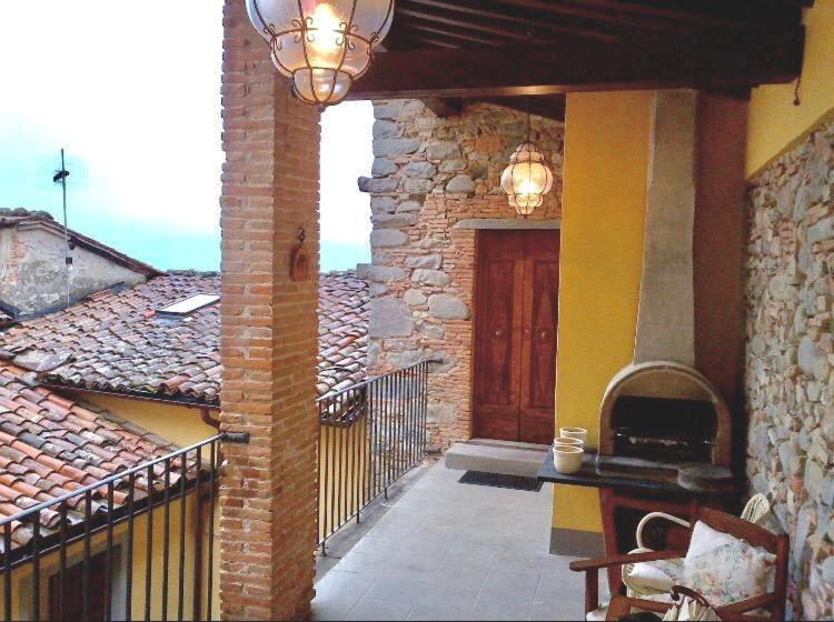 Una Terrazza Nel Centro Storico Villa Barga Bagian luar foto