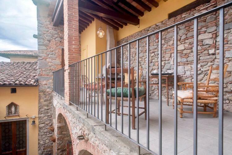 Una Terrazza Nel Centro Storico Villa Barga Bagian luar foto